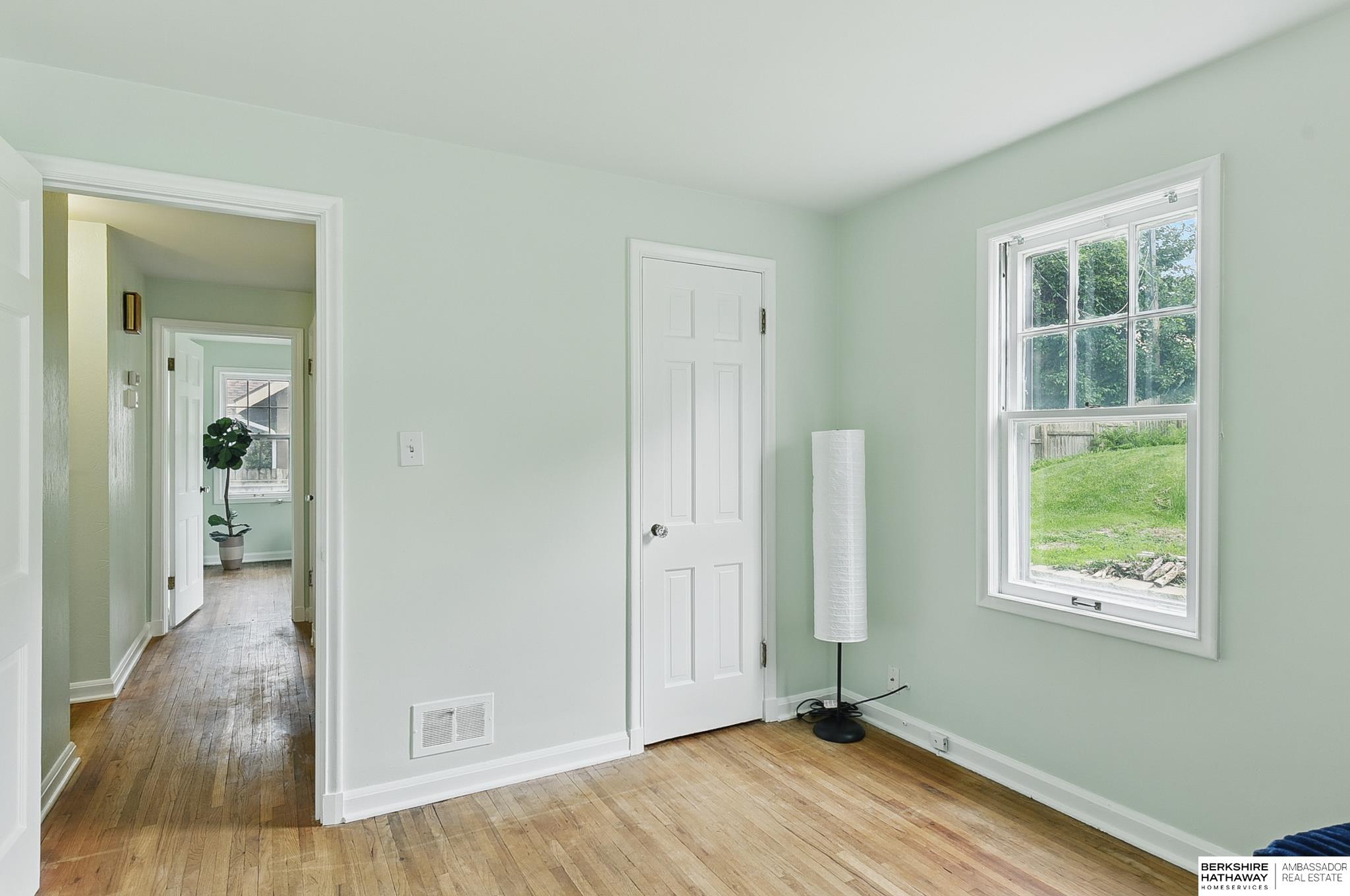 Omaha, Nebraska 68106, United States, 2 Bedrooms Bedrooms, ,2 BathroomsBathrooms,Residential,Active,225093