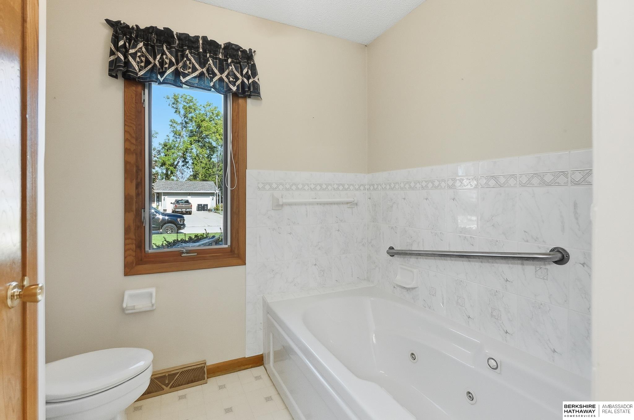 Omaha, Nebraska 68134, United States, 3 Bedrooms Bedrooms, ,2 BathroomsBathrooms,Residential,Active,227209