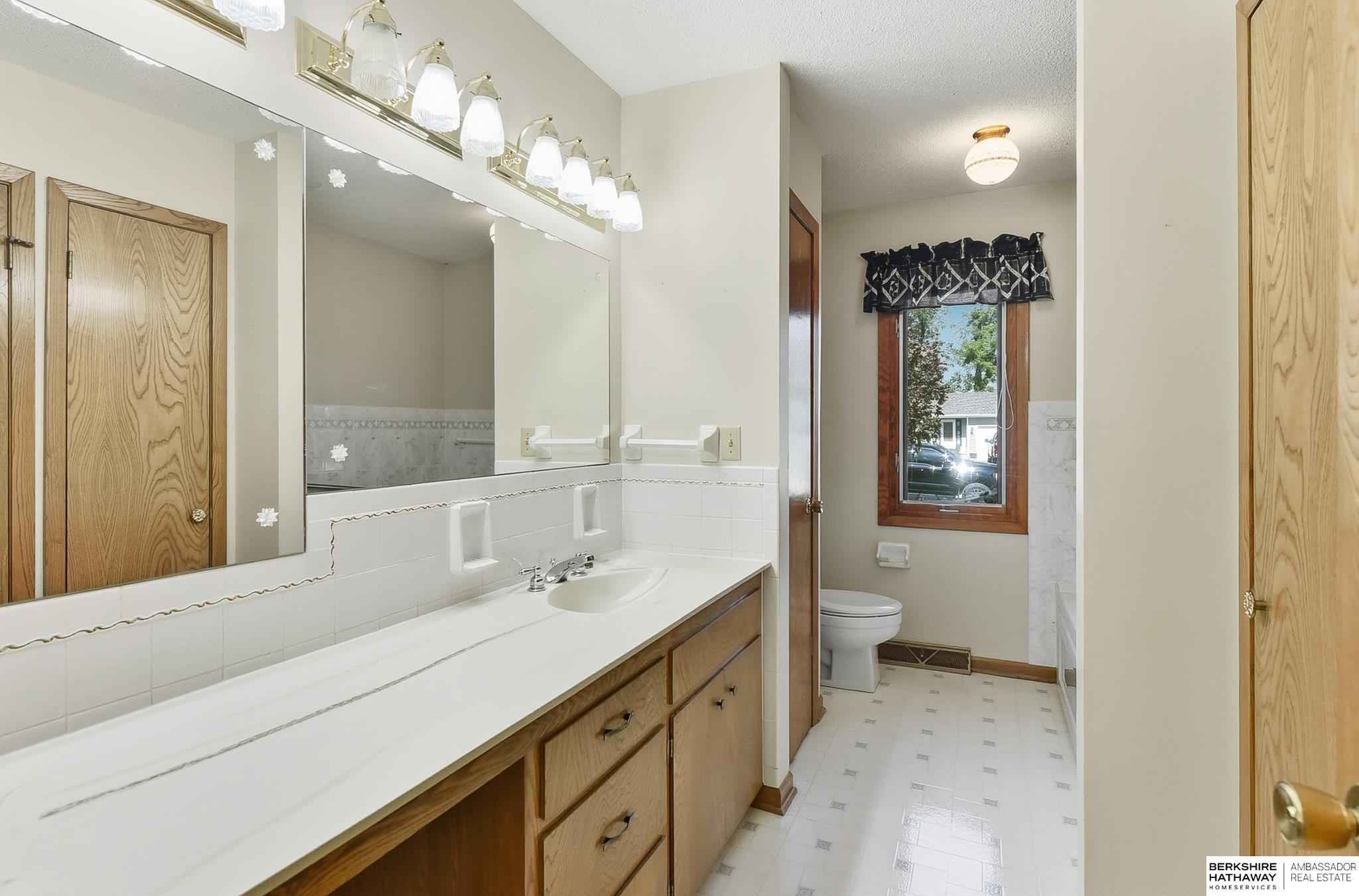 Omaha, Nebraska 68134, United States, 3 Bedrooms Bedrooms, ,2 BathroomsBathrooms,Residential,Active,227209