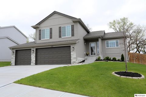 Photo of 5502 Sheridan Road, Papillion, NE 68133 (MLS # 22611388)