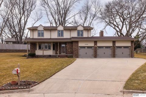 Photo of 13125 Normandy Circle, Omaha, NE 68137 (MLS # 22606043)