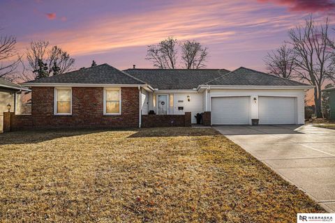Photo of 13935 Pierce Street, Omaha, NE 68144 (MLS # 22603984)
