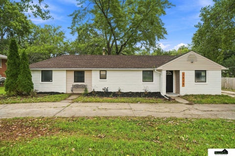 Photo of 3636 S 33RD Street, Lincoln, NE 68506 (MLS # 22624829)