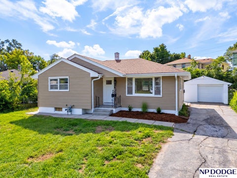 Photo of 4451 Ellison Avenue, Omaha, NE 68111 (MLS # 22626408)