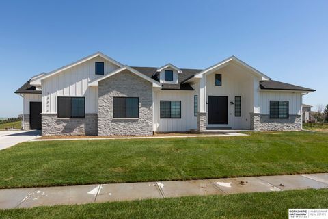 Photo of 20624 Laurel Avenue, Elkhorn, NE 68022 (MLS # 22515971)