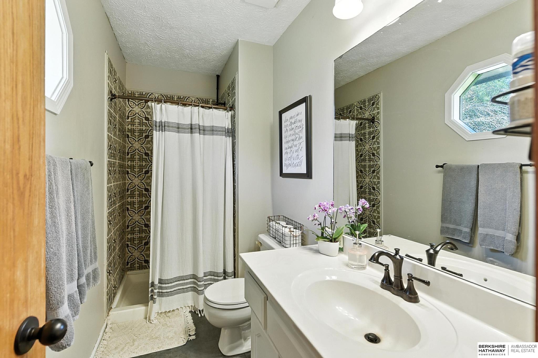 Omaha, Nebraska 68164, United States, 3 Bedrooms Bedrooms, ,2 BathroomsBathrooms,Residential,Active,172371