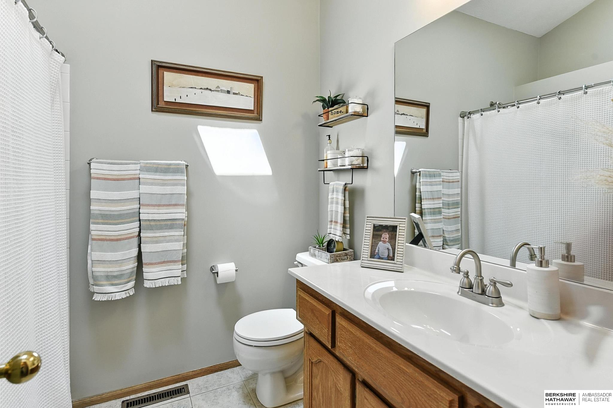 Omaha, Nebraska 68164, United States, 3 Bedrooms Bedrooms, ,2 BathroomsBathrooms,Residential,Active,172371