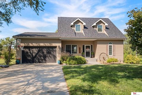 Photo of 1917 Beaver Lake Boulevard, Plattsmouth, NE 68048 (MLS # 22534895)