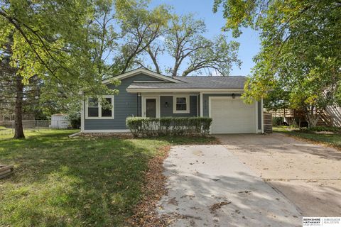 Photo of 612 Nob Hill Terrace, Bellevue, NE 68005 (MLS # 22528149)