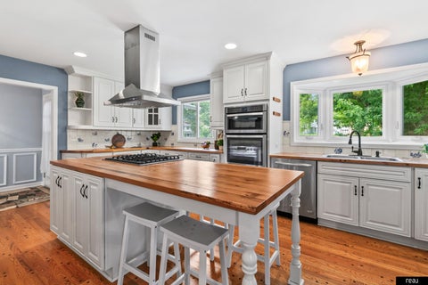Photo of 2135 Mullen Road, Omaha, NE 68124 (MLS # 22624661)