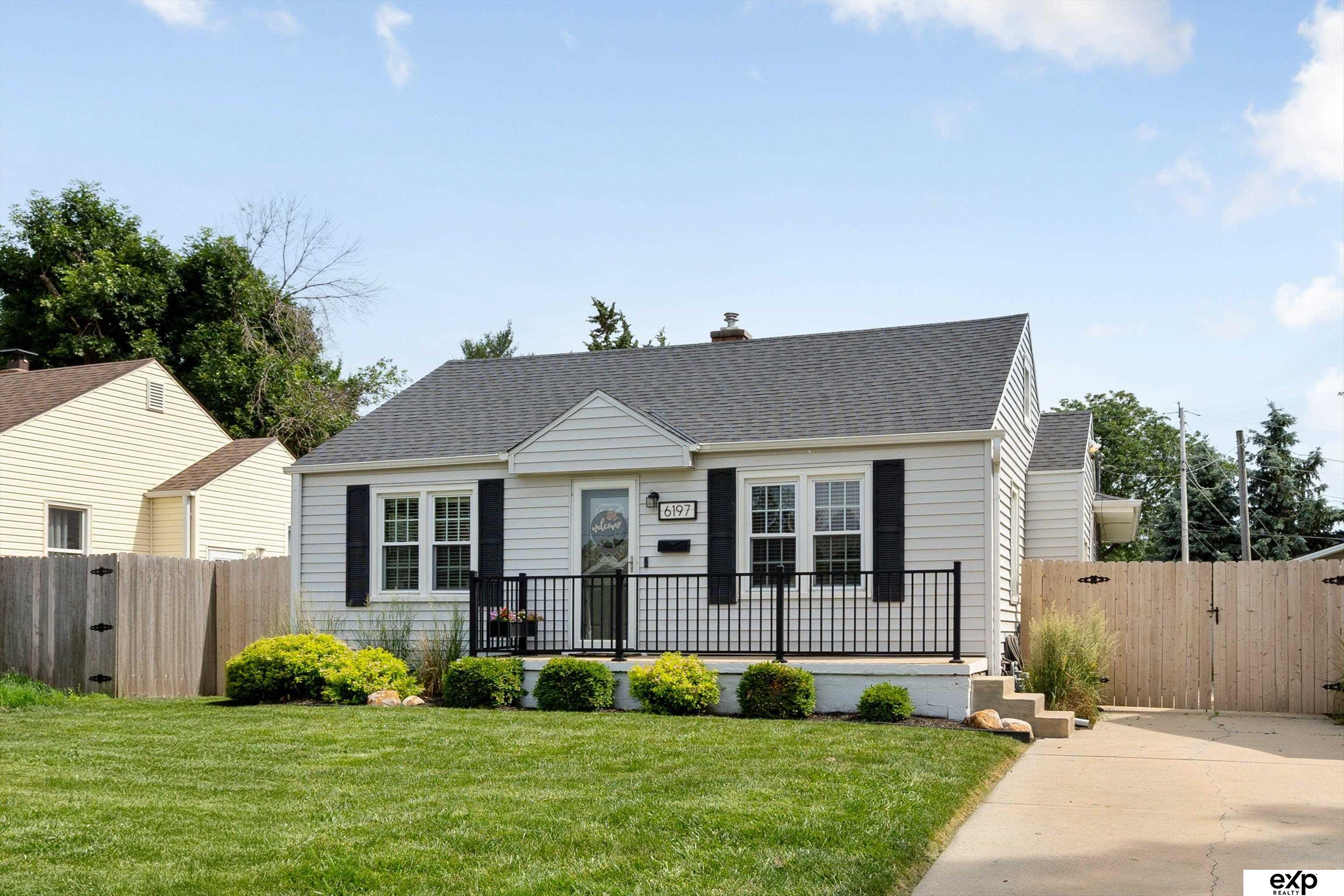 Omaha, Nebraska 68106, United States, 3 Bedrooms Bedrooms, ,3 BathroomsBathrooms,Residential,Pending,154816