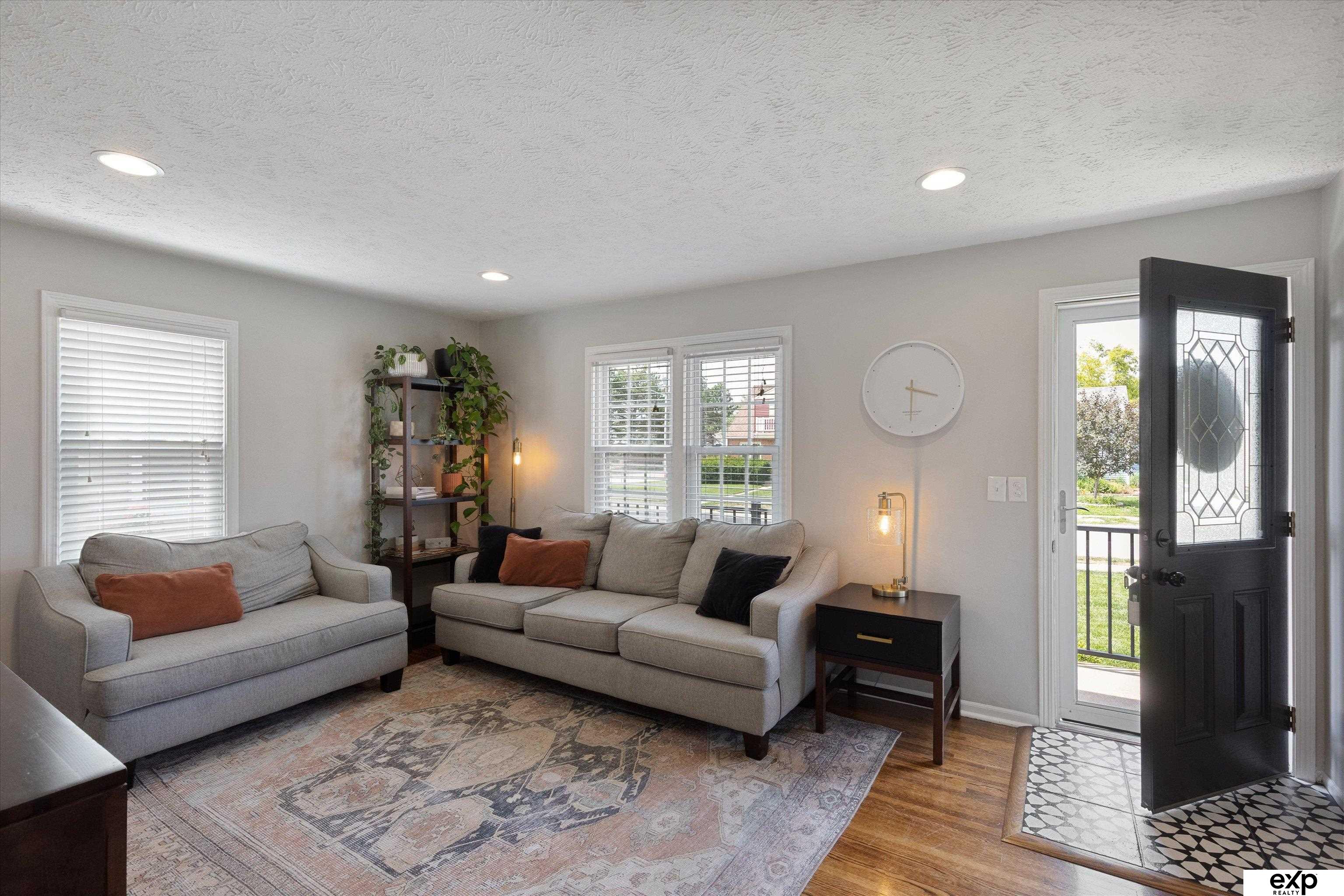 Omaha, Nebraska 68106, United States, 3 Bedrooms Bedrooms, ,3 BathroomsBathrooms,Residential,Pending,154816