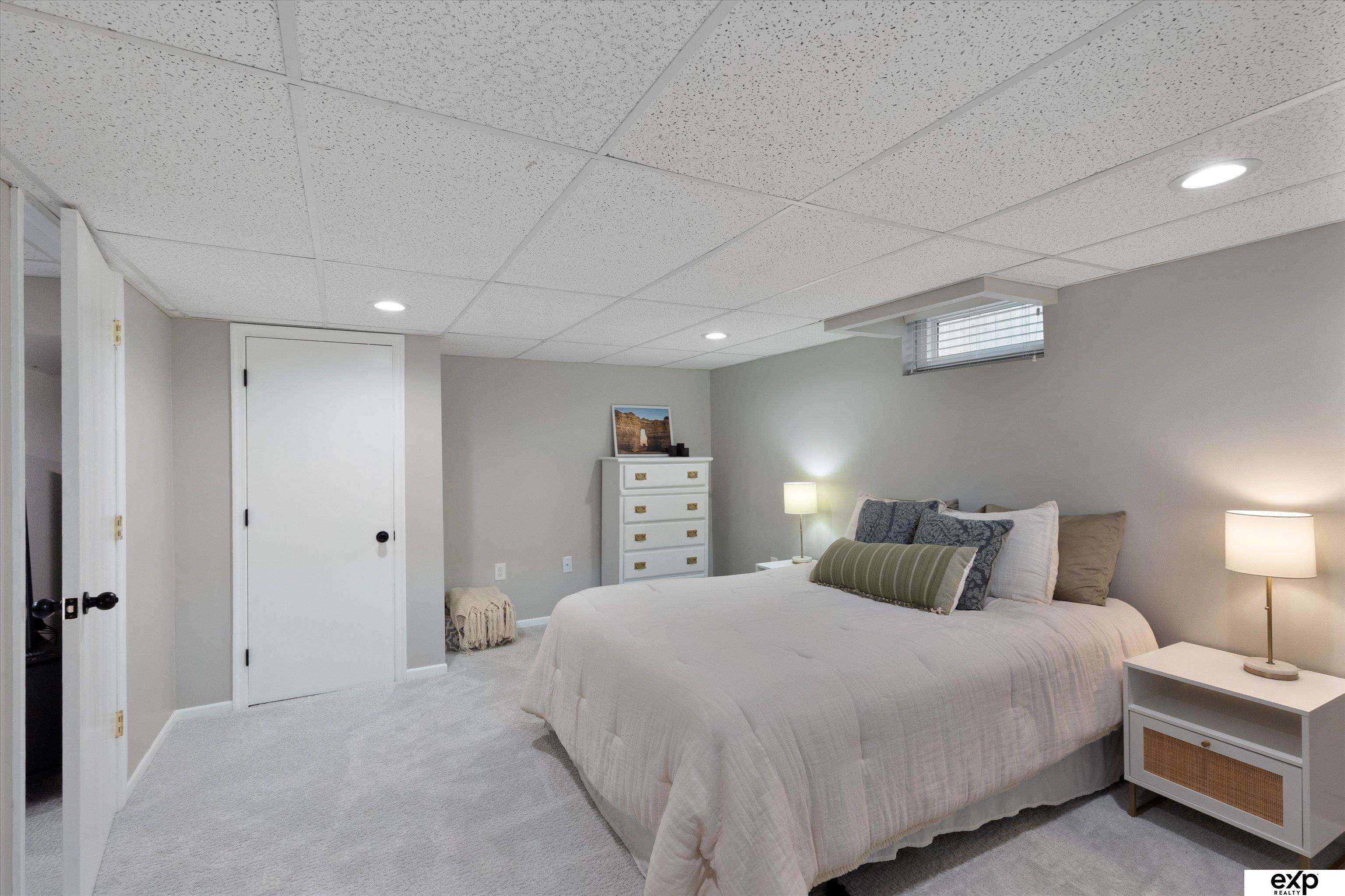 Omaha, Nebraska 68106, United States, 3 Bedrooms Bedrooms, ,3 BathroomsBathrooms,Residential,Pending,154816