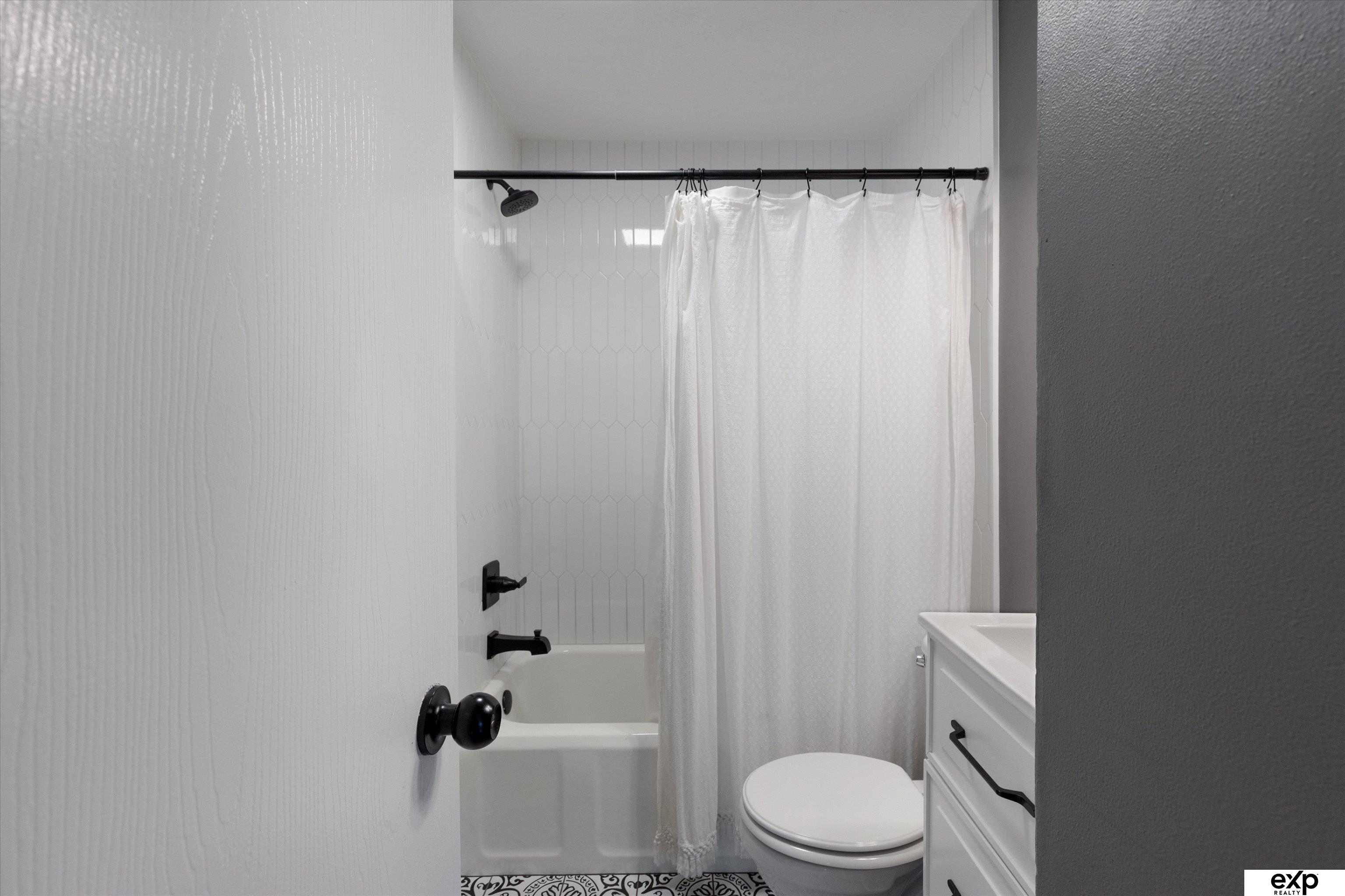 Omaha, Nebraska 68106, United States, 3 Bedrooms Bedrooms, ,3 BathroomsBathrooms,Residential,Pending,154816