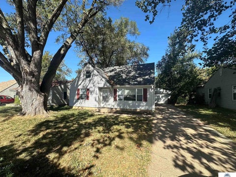Photo of 404 W 30th Avenue, Bellevue, NE 68005 (MLS # 22620636)