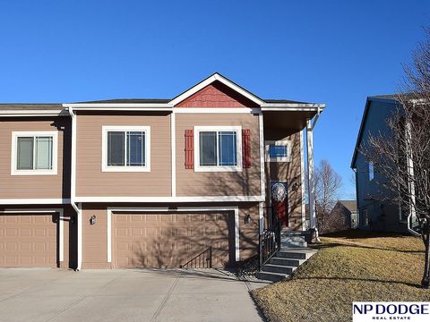 Photo of 16304 Browne Street, Omaha, NE 68116 (MLS # 22601504)