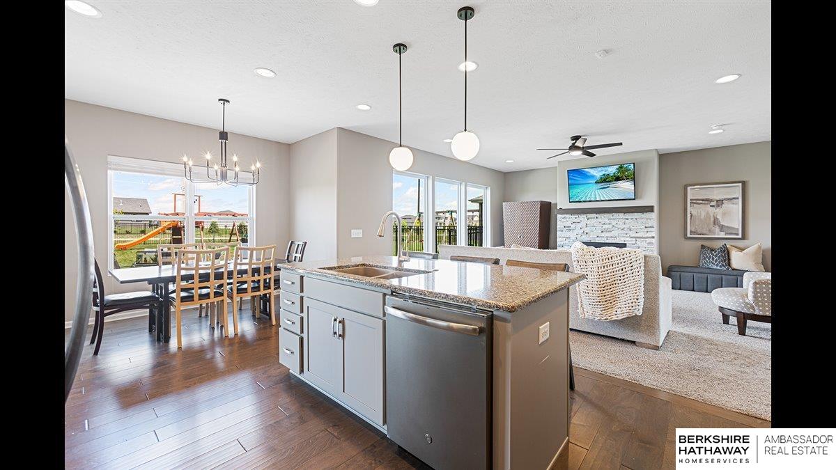 Omaha, Nebraska 68022, United States, 5 Bedrooms Bedrooms, ,4 BathroomsBathrooms,Residential,Active,139910