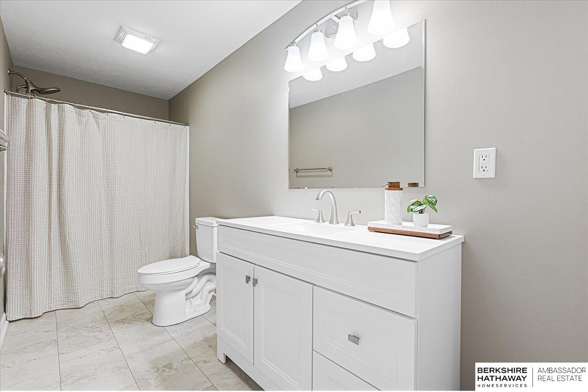 Omaha, Nebraska 68022, United States, 5 Bedrooms Bedrooms, ,4 BathroomsBathrooms,Residential,Active,139910