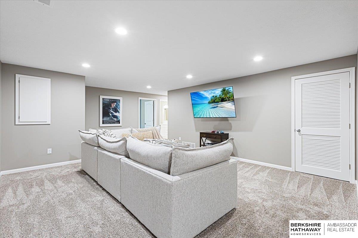 Omaha, Nebraska 68022, United States, 5 Bedrooms Bedrooms, ,4 BathroomsBathrooms,Residential,Active,139910