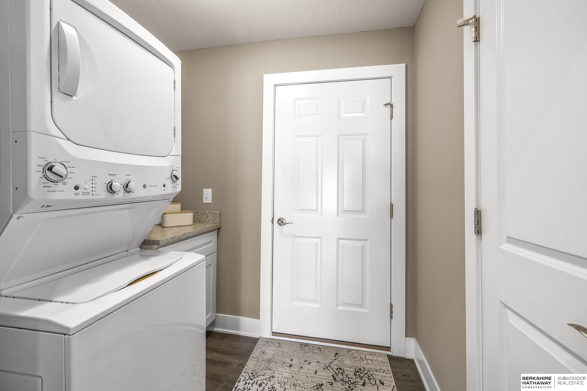 Elkhorn, Nebraska 68022, United States, 3 Bedrooms Bedrooms, ,2 BathroomsBathrooms,Residential,Pending,199234