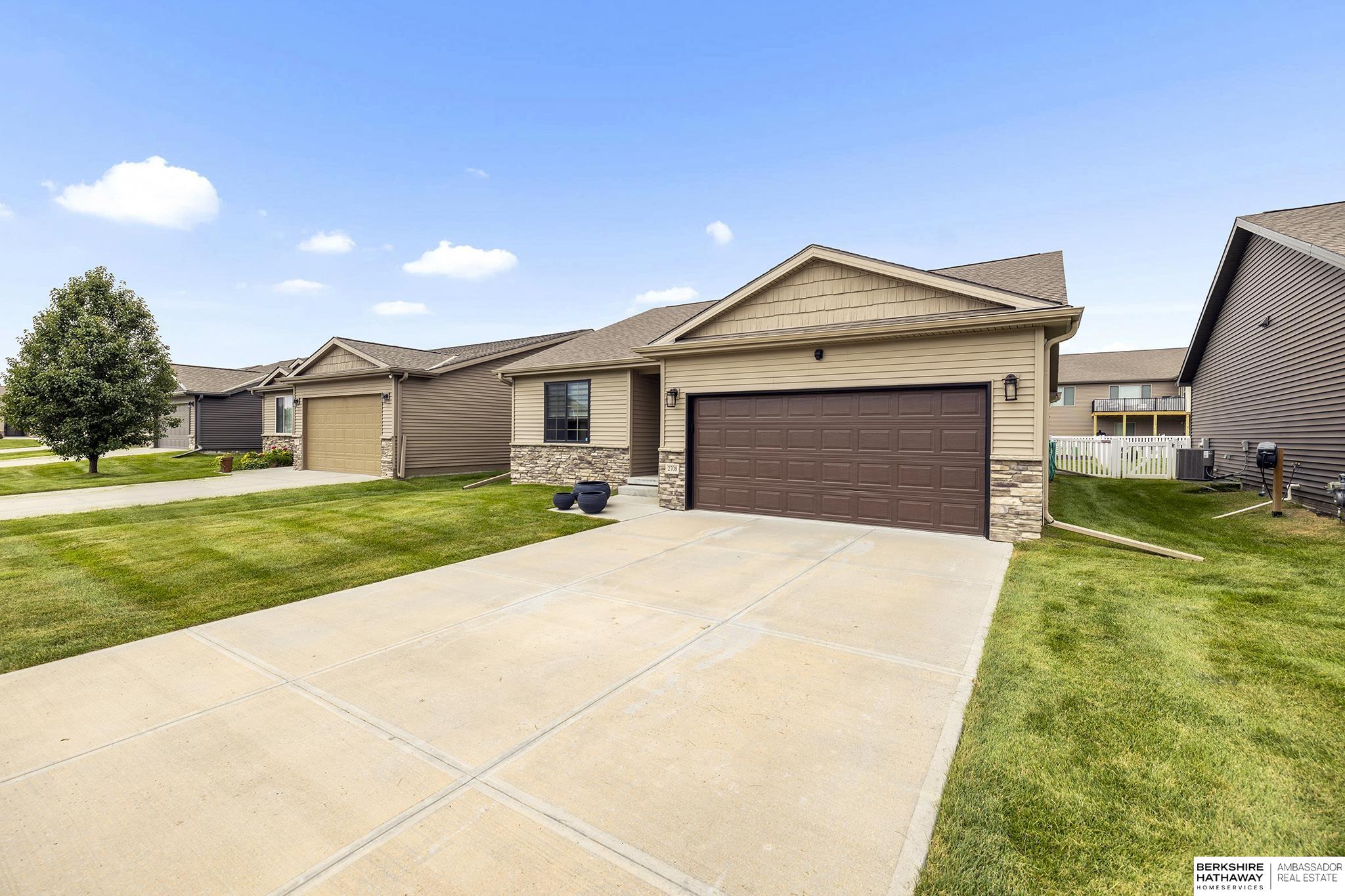 Elkhorn, Nebraska 68022, United States, 3 Bedrooms Bedrooms, ,2 BathroomsBathrooms,Residential,Pending,199234