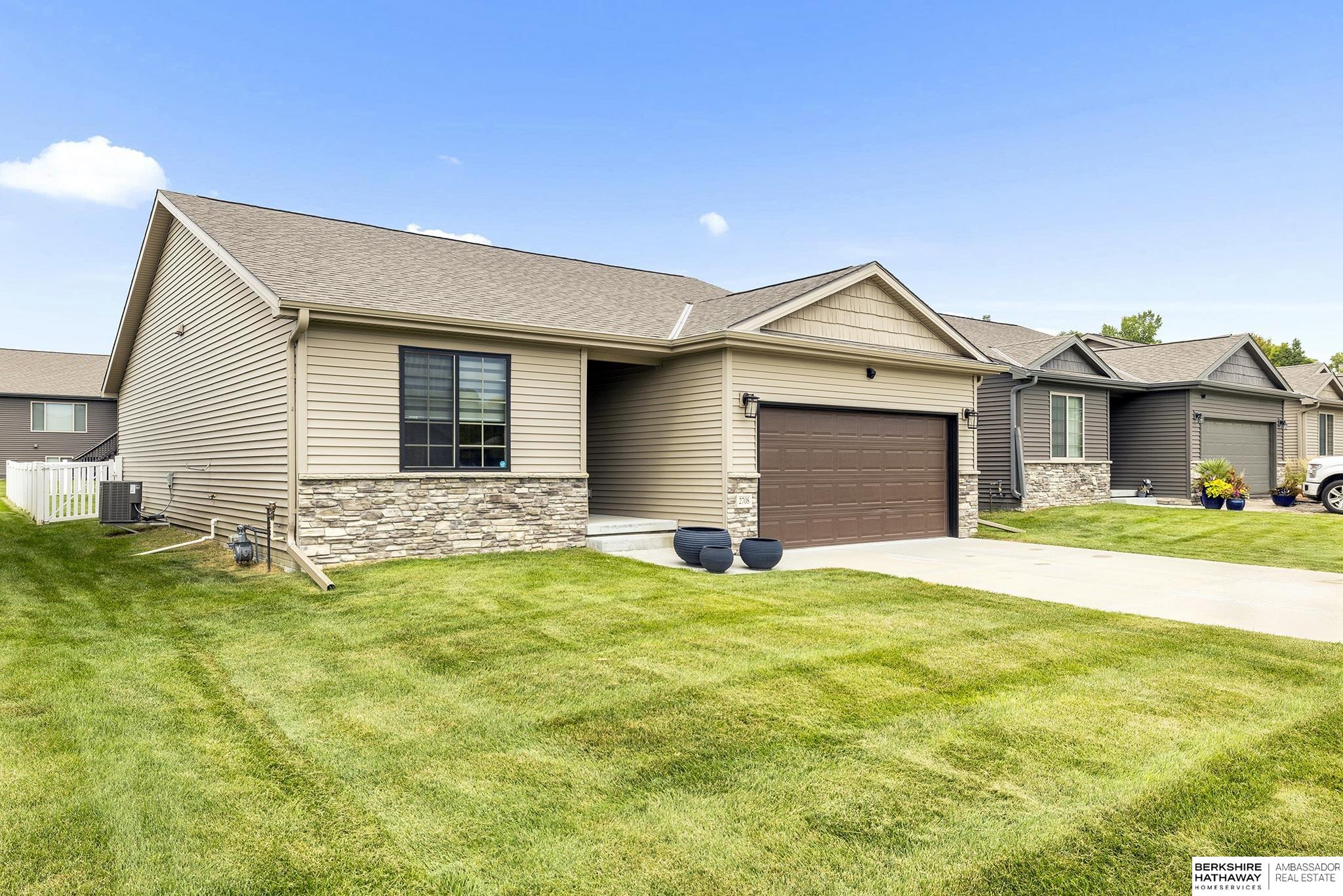 Elkhorn, Nebraska 68022, United States, 3 Bedrooms Bedrooms, ,2 BathroomsBathrooms,Residential,Pending,199234