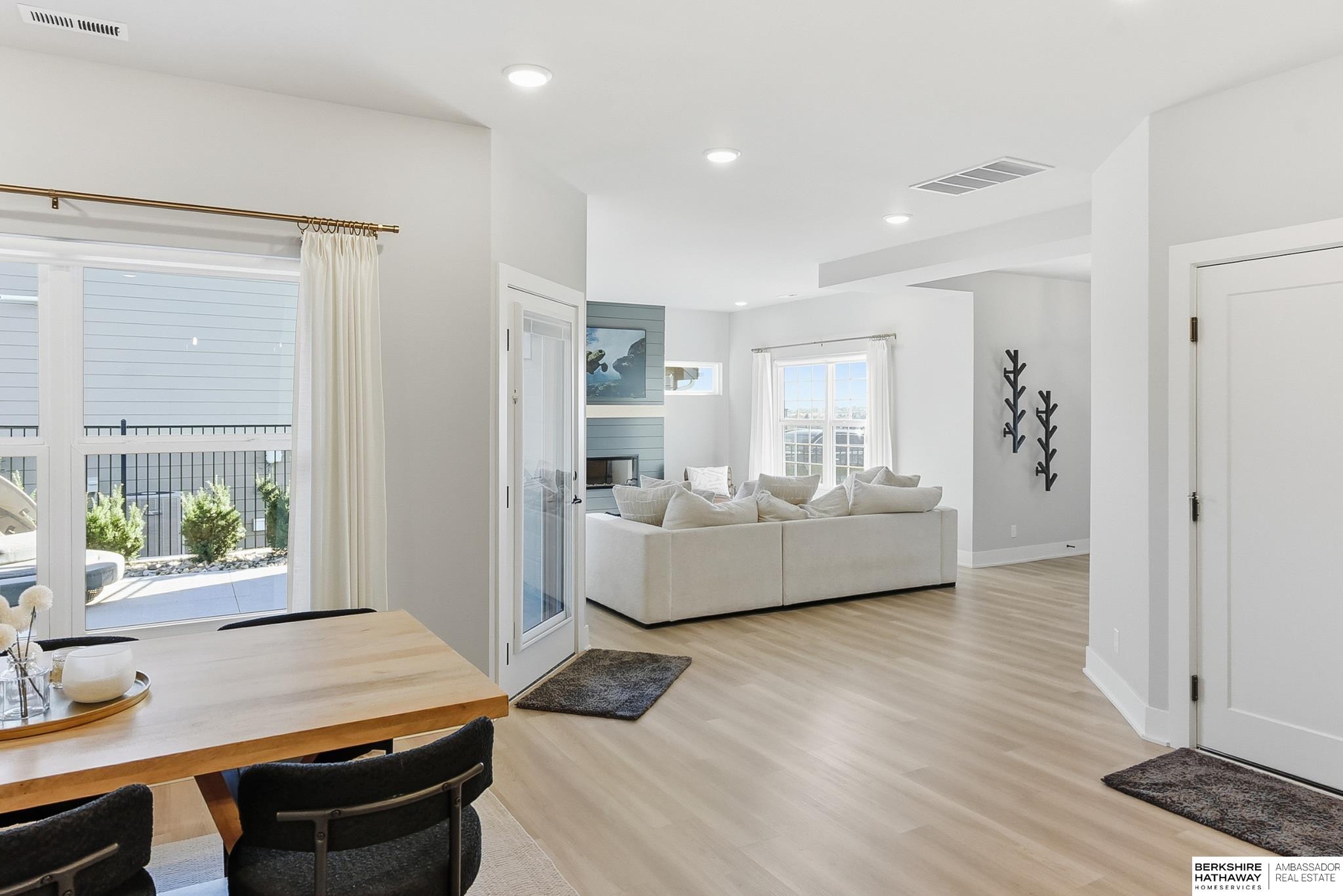 Omaha, Nebraska 68116, United States, 3 Bedrooms Bedrooms, ,3 BathroomsBathrooms,Residential,Active,249025