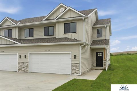 Photo of 16402 Sumac Street, Bennington, NE 68007 (MLS # 22613861)