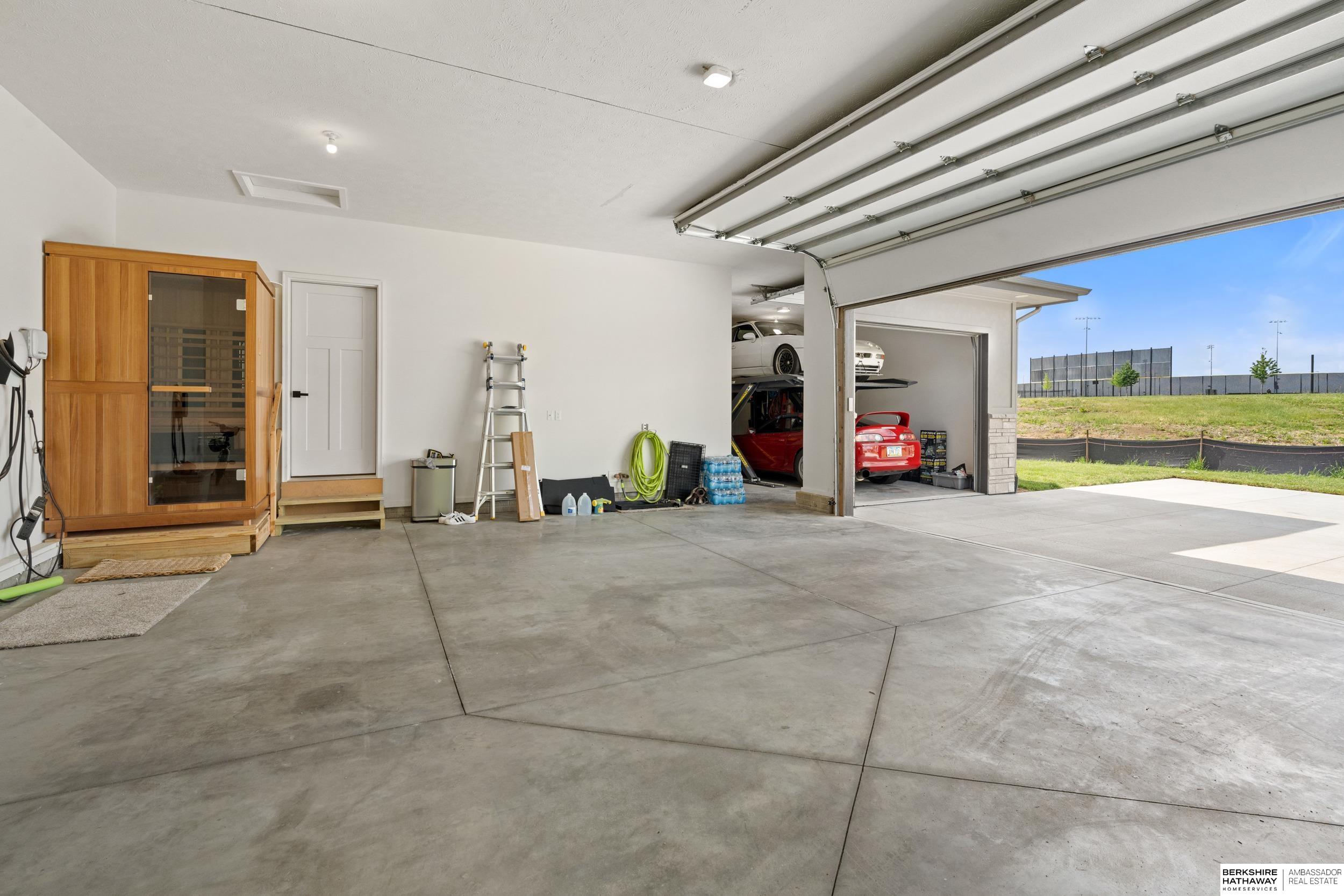 Omaha, Nebraska 68136, United States, 4 Bedrooms Bedrooms, ,3 BathroomsBathrooms,Residential,Active,142998