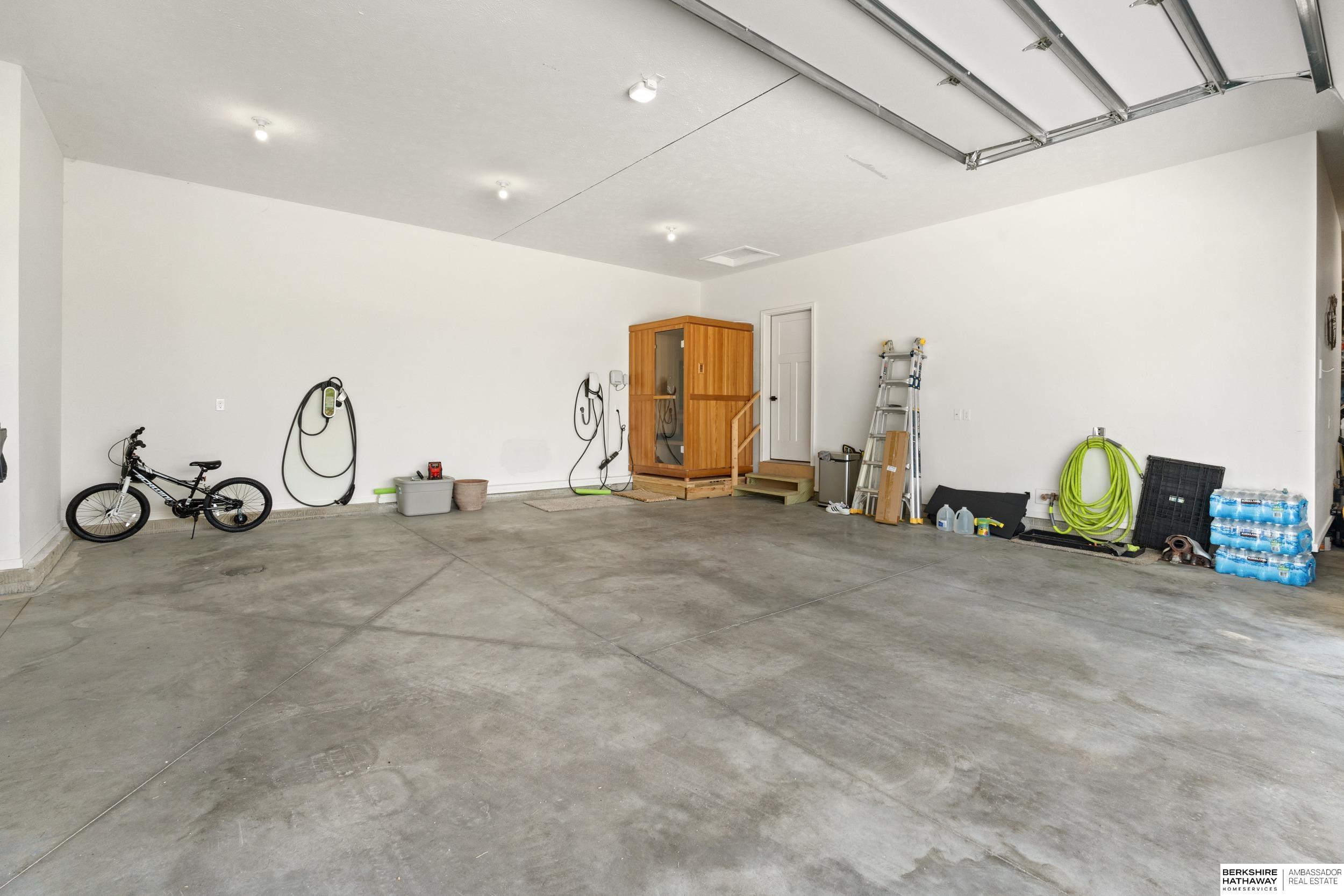 Omaha, Nebraska 68136, United States, 4 Bedrooms Bedrooms, ,3 BathroomsBathrooms,Residential,Active,142998