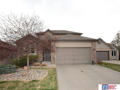 Photo of 706 Westminster Drive, Lincoln, NE 68510 (MLS # 22608115)