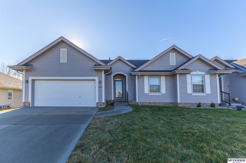Photo of 2411 Aberdeen Drive, Papillion, NE 68133 (MLS # 22601042)