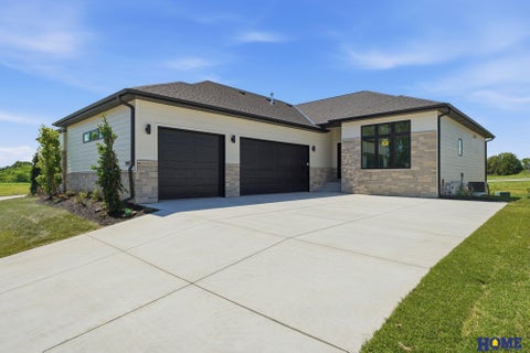 Photo of 9207 Triana Lane, Lincoln, NE 68520 (MLS # 22621478)