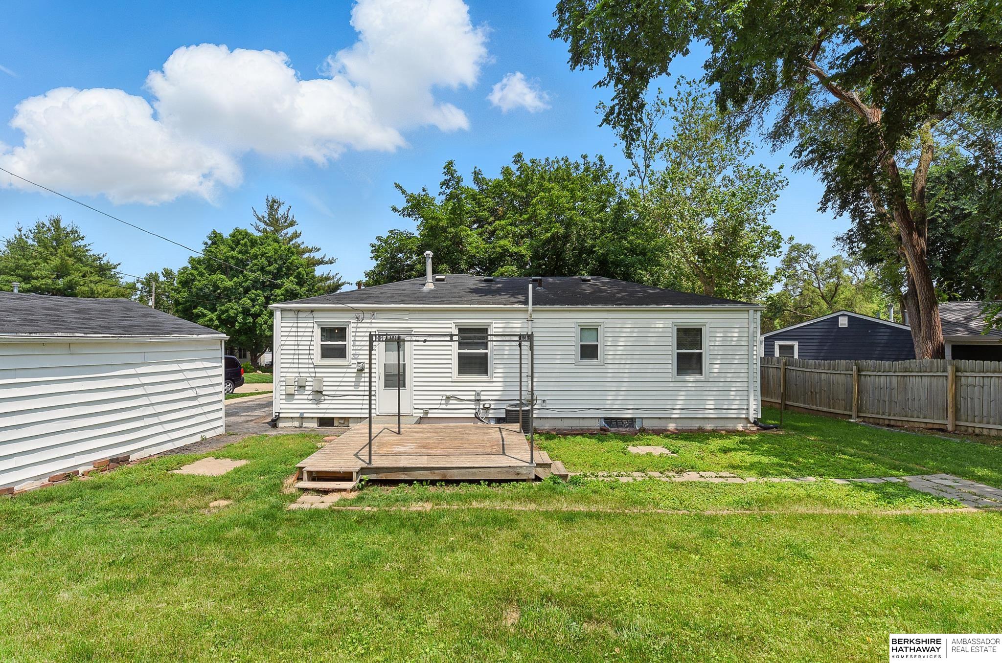 Omaha, Nebraska 68114, United States, 3 Bedrooms Bedrooms, ,2 BathroomsBathrooms,Residential,Pending,151029