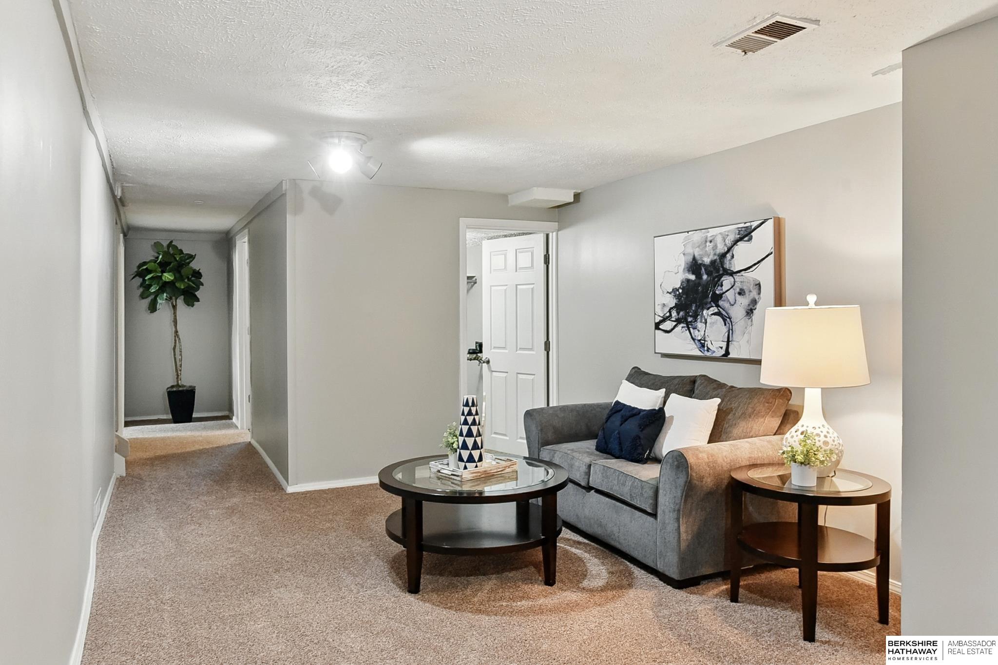 Omaha, Nebraska 68114, United States, 3 Bedrooms Bedrooms, ,2 BathroomsBathrooms,Residential,Pending,151029