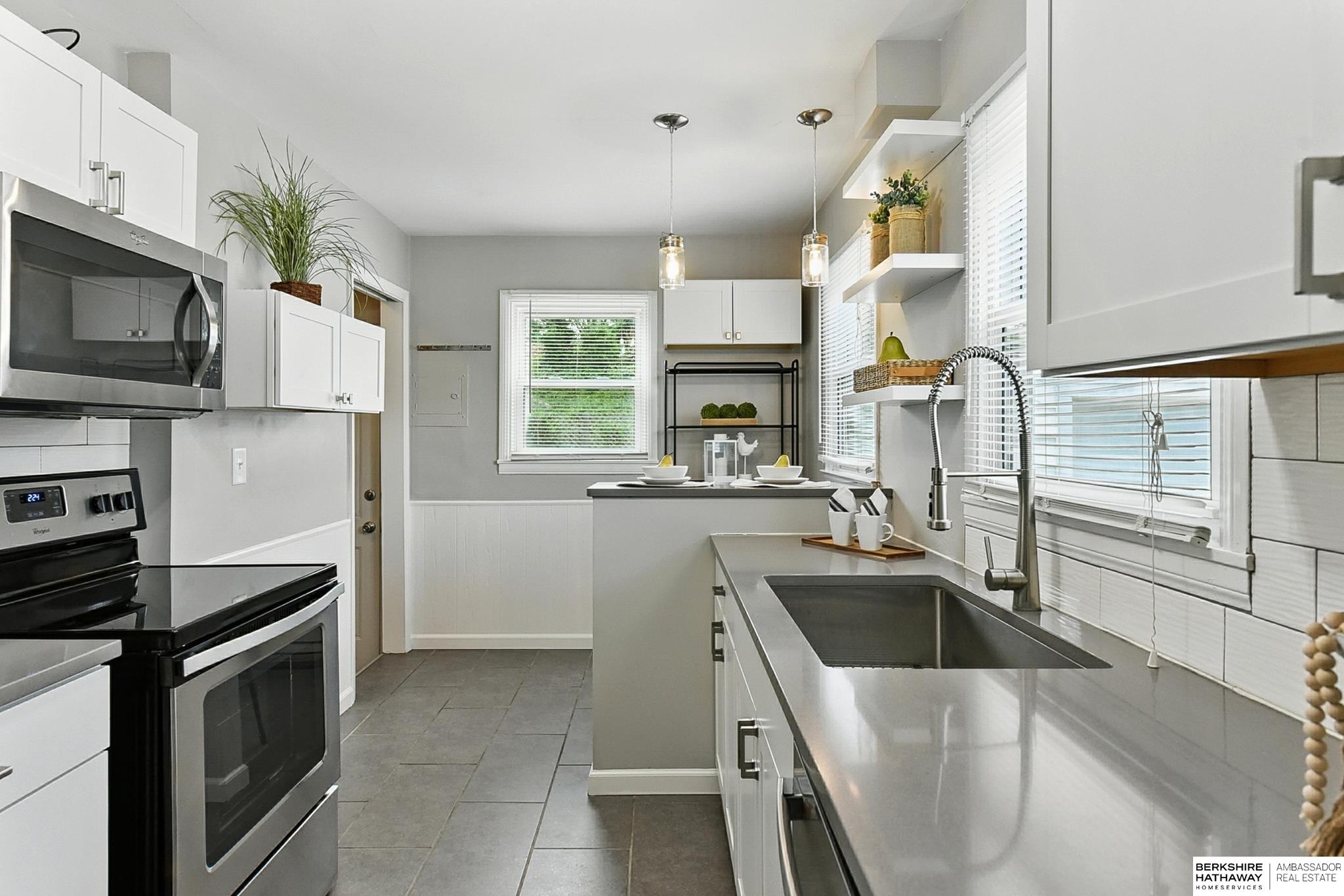 Omaha, Nebraska 68114, United States, 3 Bedrooms Bedrooms, ,2 BathroomsBathrooms,Residential,Pending,151029