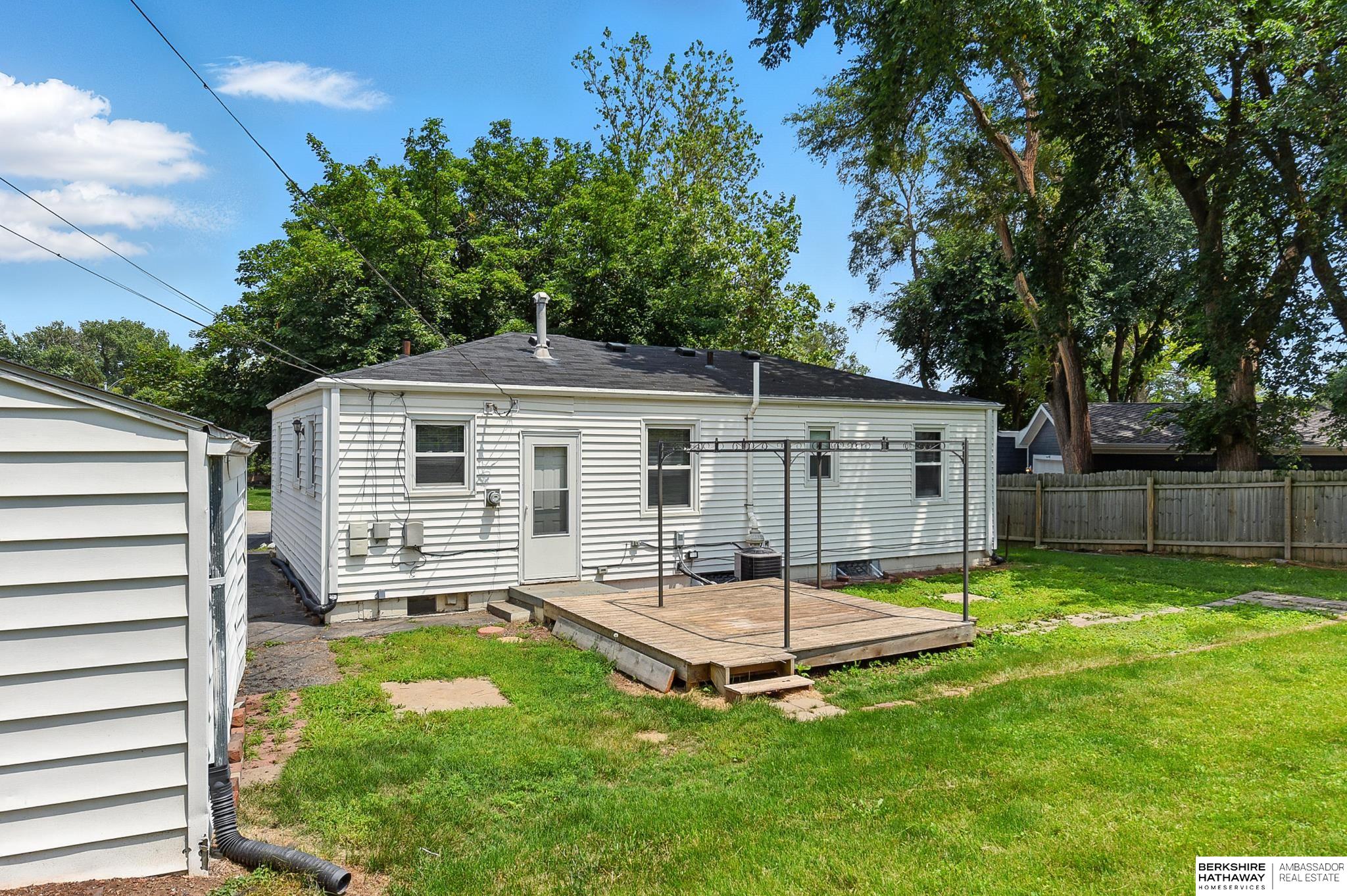 Omaha, Nebraska 68114, United States, 3 Bedrooms Bedrooms, ,2 BathroomsBathrooms,Residential,Pending,151029