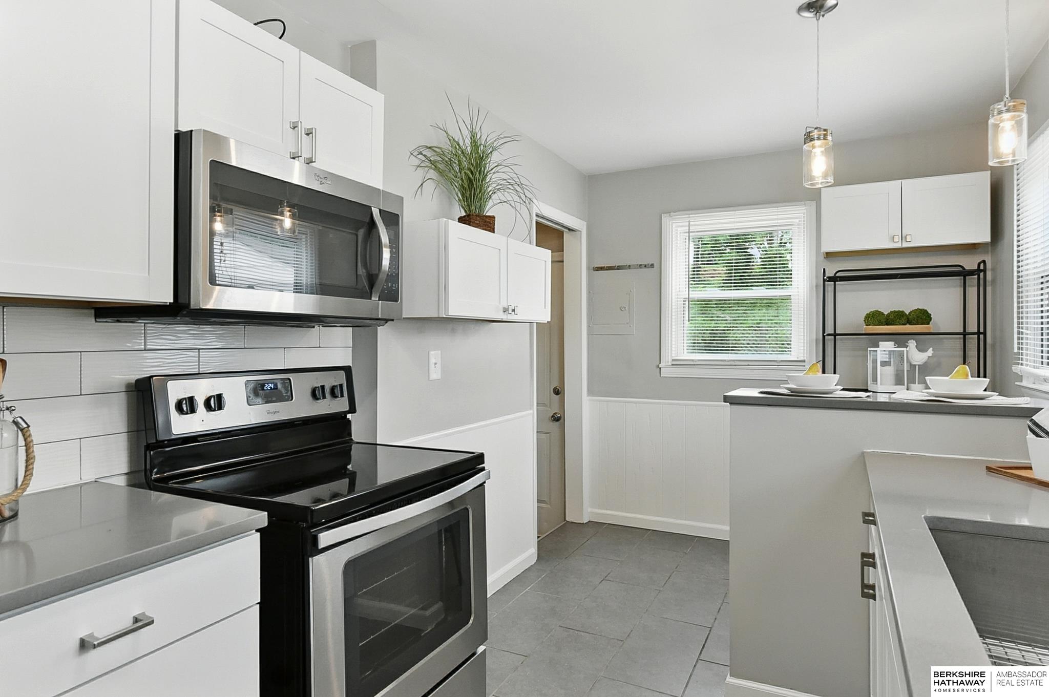 Omaha, Nebraska 68114, United States, 3 Bedrooms Bedrooms, ,2 BathroomsBathrooms,Residential,Pending,151029