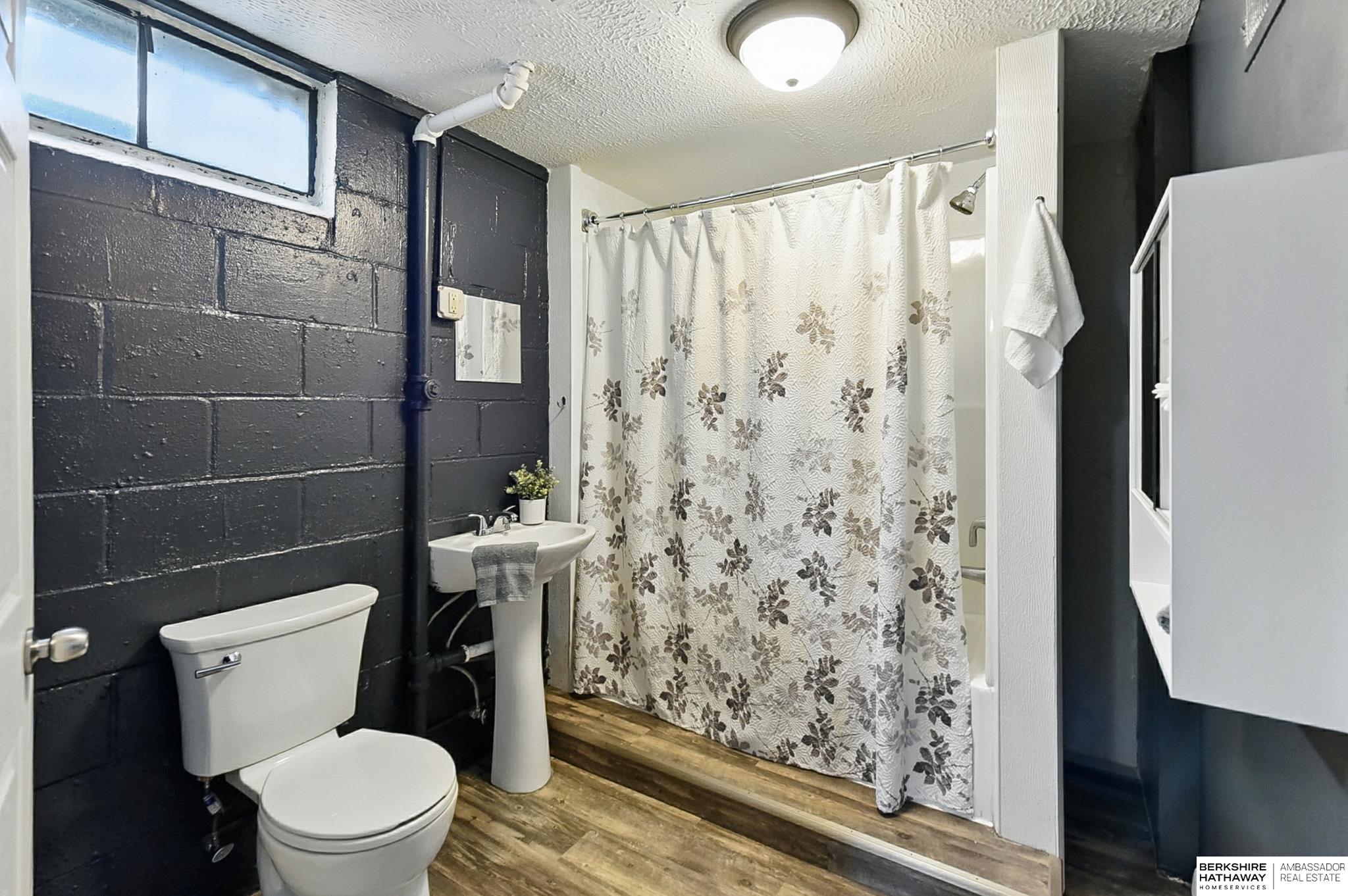 Omaha, Nebraska 68114, United States, 3 Bedrooms Bedrooms, ,2 BathroomsBathrooms,Residential,Pending,151029