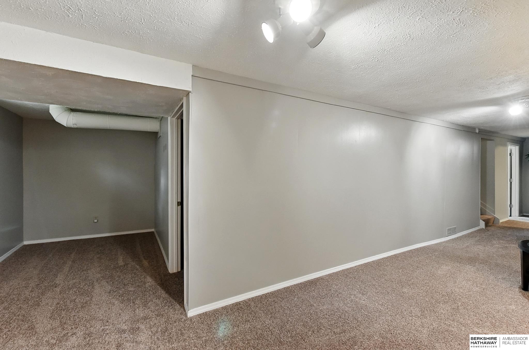 Omaha, Nebraska 68114, United States, 3 Bedrooms Bedrooms, ,2 BathroomsBathrooms,Residential,Pending,151029