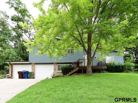 Photo of 902 Calmar Circle, Bellevue, NE 68005 (MLS # 22619018)