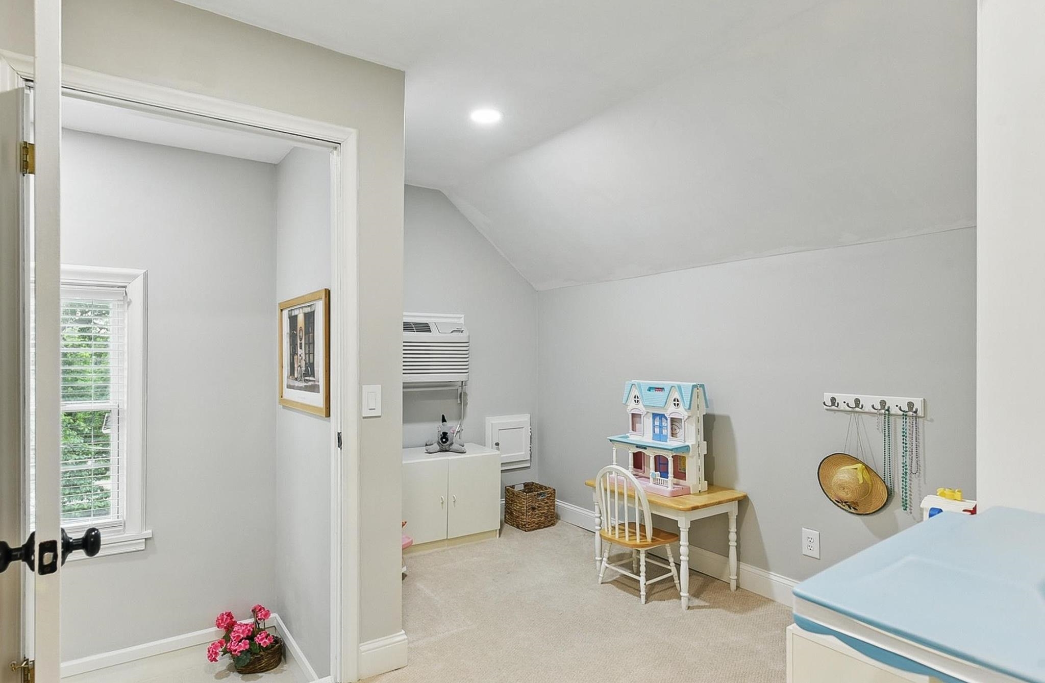 Omaha, Nebraska 68132, United States, 5 Bedrooms Bedrooms, ,2 BathroomsBathrooms,Residential,Active,169355