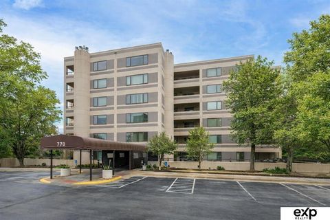 Photo of 770 N 93rd Street #1B4, Omaha, NE 68114 (MLS # 22602923)