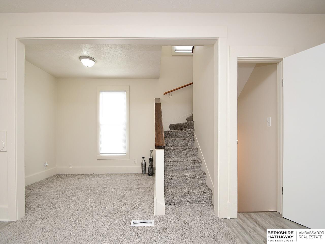 Carter Lake, Iowa 51510, United States, 2 Bedrooms Bedrooms, ,2 BathroomsBathrooms,Residential,Active,233161