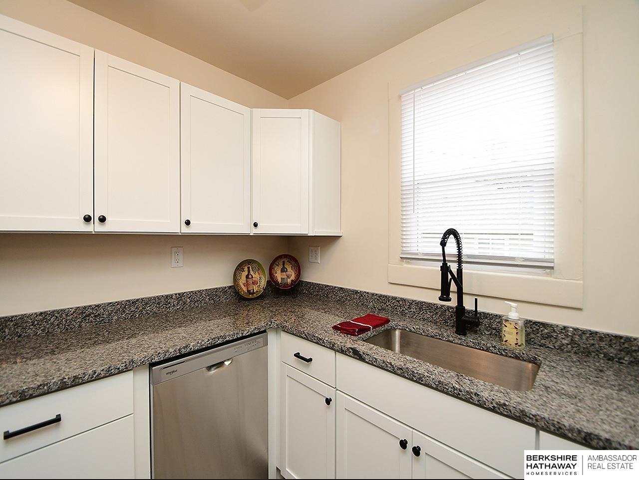 Carter Lake, Iowa 51510, United States, 2 Bedrooms Bedrooms, ,2 BathroomsBathrooms,Residential,Active,233161