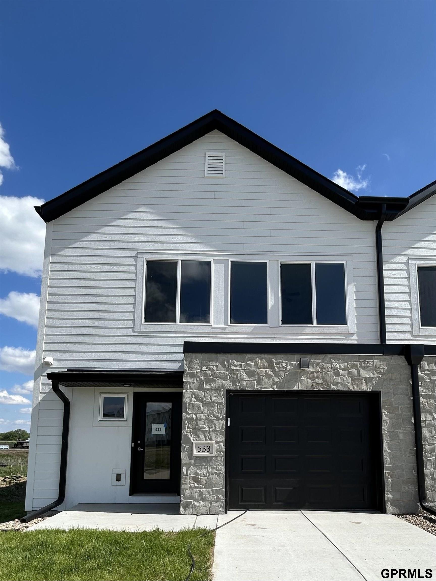 Photo 1 of 24 — 533 W Corsac Road, Lincoln, NE 68523