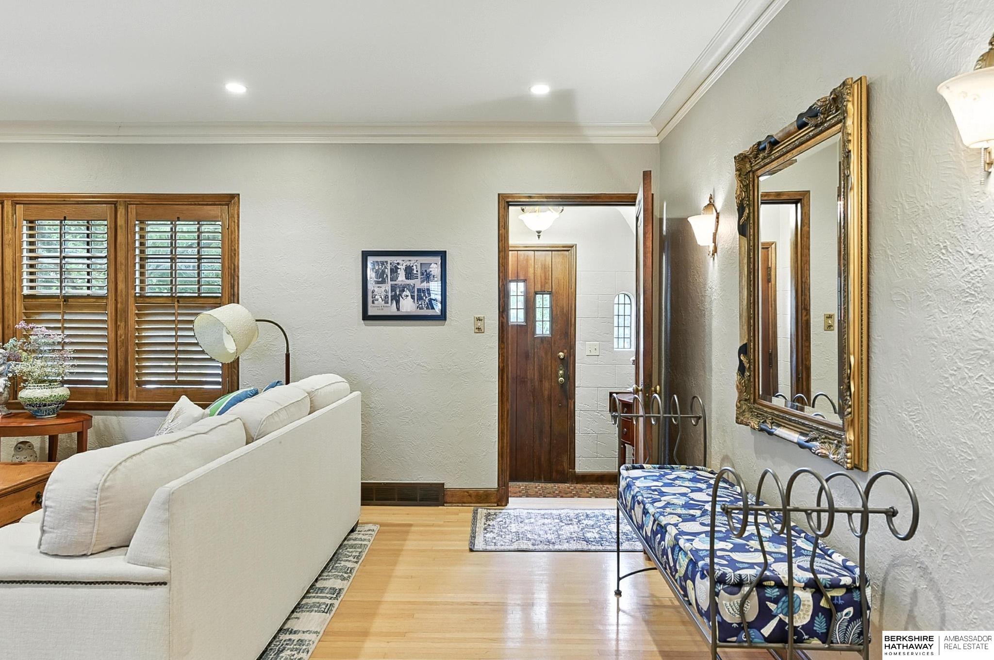 Omaha, Nebraska 68105, United States, 3 Bedrooms Bedrooms, ,2 BathroomsBathrooms,Residential,Pending,167018