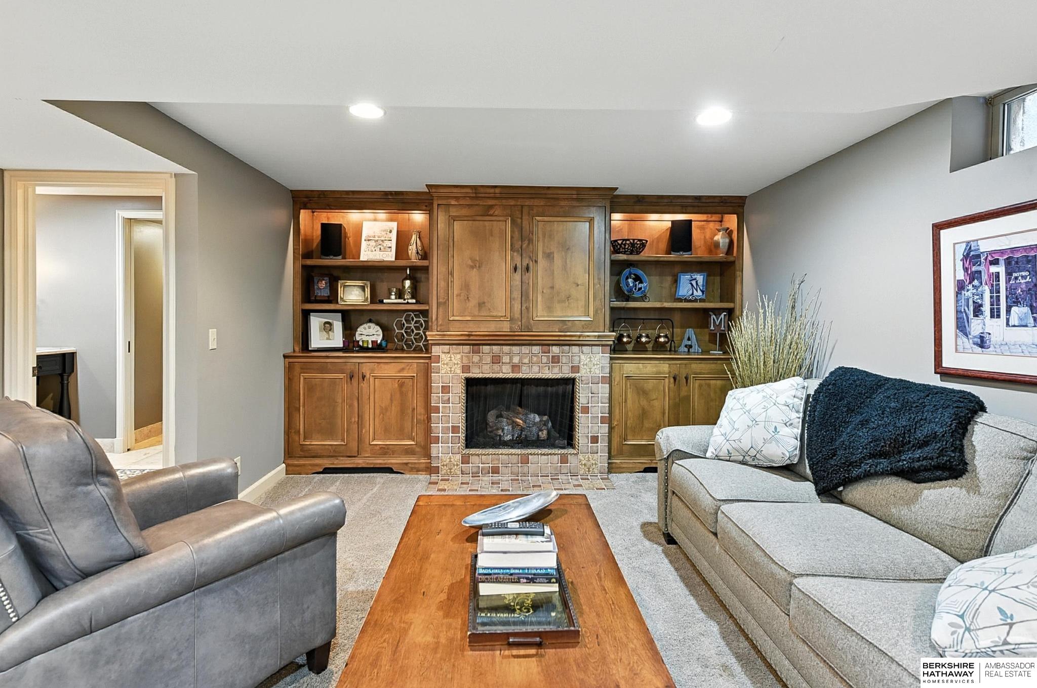 Omaha, Nebraska 68105, United States, 3 Bedrooms Bedrooms, ,2 BathroomsBathrooms,Residential,Pending,167018