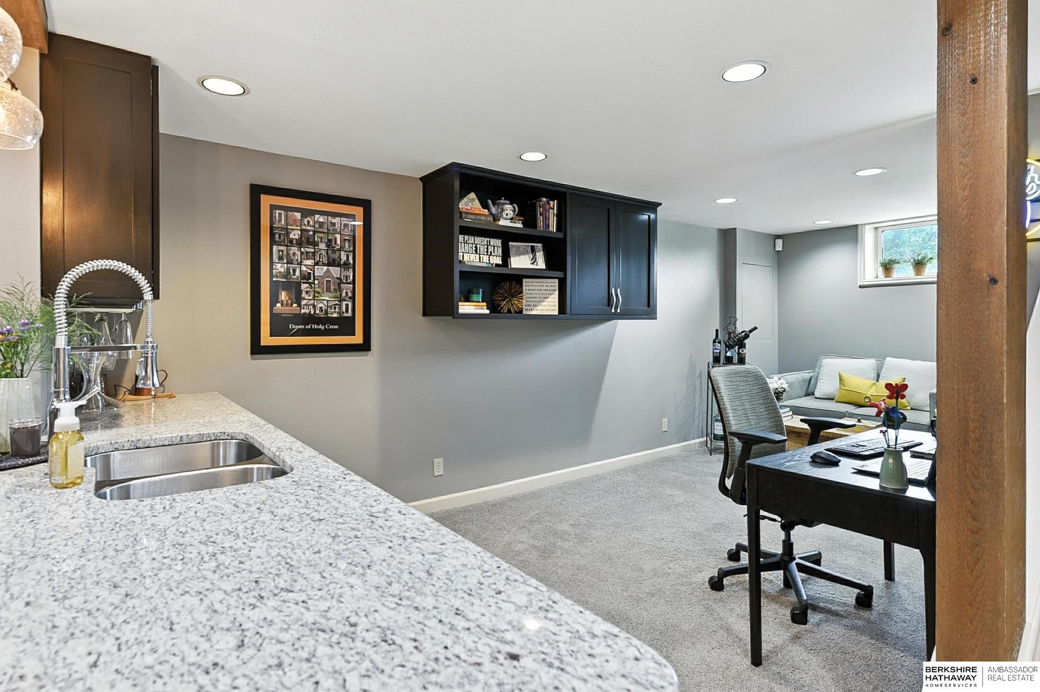 Omaha, Nebraska 68105, United States, 3 Bedrooms Bedrooms, ,2 BathroomsBathrooms,Residential,Pending,167018