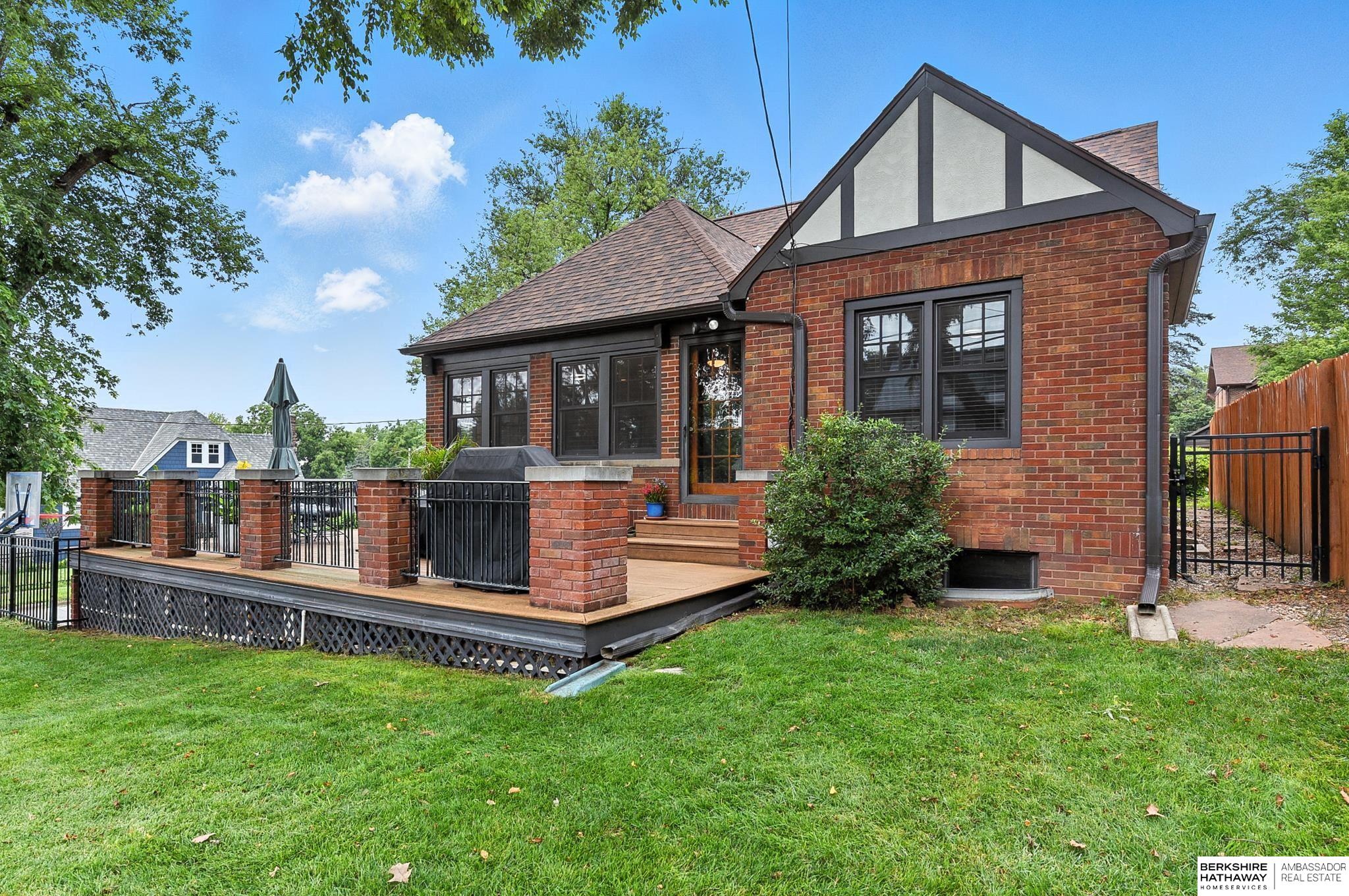 Omaha, Nebraska 68105, United States, 3 Bedrooms Bedrooms, ,2 BathroomsBathrooms,Residential,Pending,167018